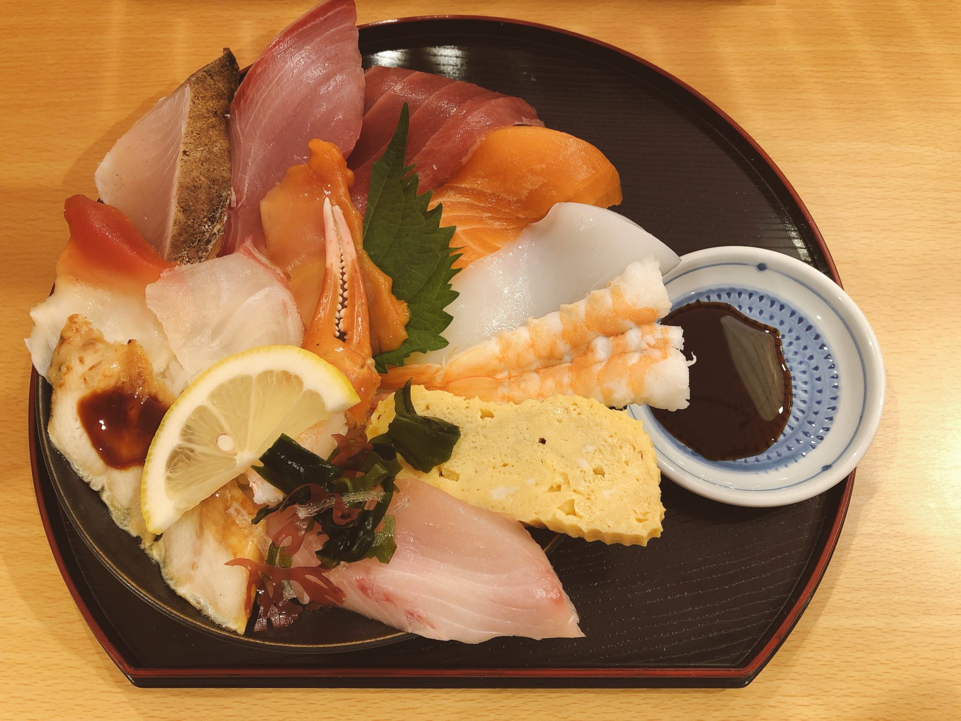 岡山市東区【海鮮丼 魚しん】ランチで頂く「極み丼」は新鮮なネタ満載の宝石箱！