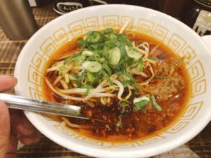 井原駅すぐ近く!らーめん本舗 一松 で「辛らーめん」の2辛と人気の半チャーハンをセットで注文!