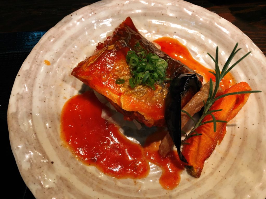 井原駅から徒歩4分 海鮮料理の店 魚家 のお昼は 限定ランチと海鮮丼が大人気 開店前には並ぶことも 食道楽の岡山ランチ