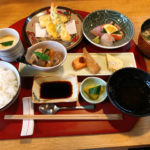 岡山市東区平島 和食の 味家山崎のサービス膳は、刺身に天ぷら、煮物に茶わん蒸し 全てに大満足!