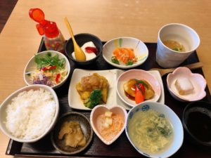 大多羅駅から車で5分 中国食彩厨房 龍の髭は、杏仁豆腐まで付いた品数多い週替わり中華ランチが人気!
