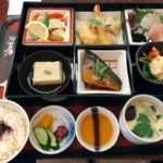 岡山市南区 海鮮料理の 寿し茶屋 とっとんめ のランチは、松華堂御膳とサービス定食が人気で、来店時は予約がおススメ!!