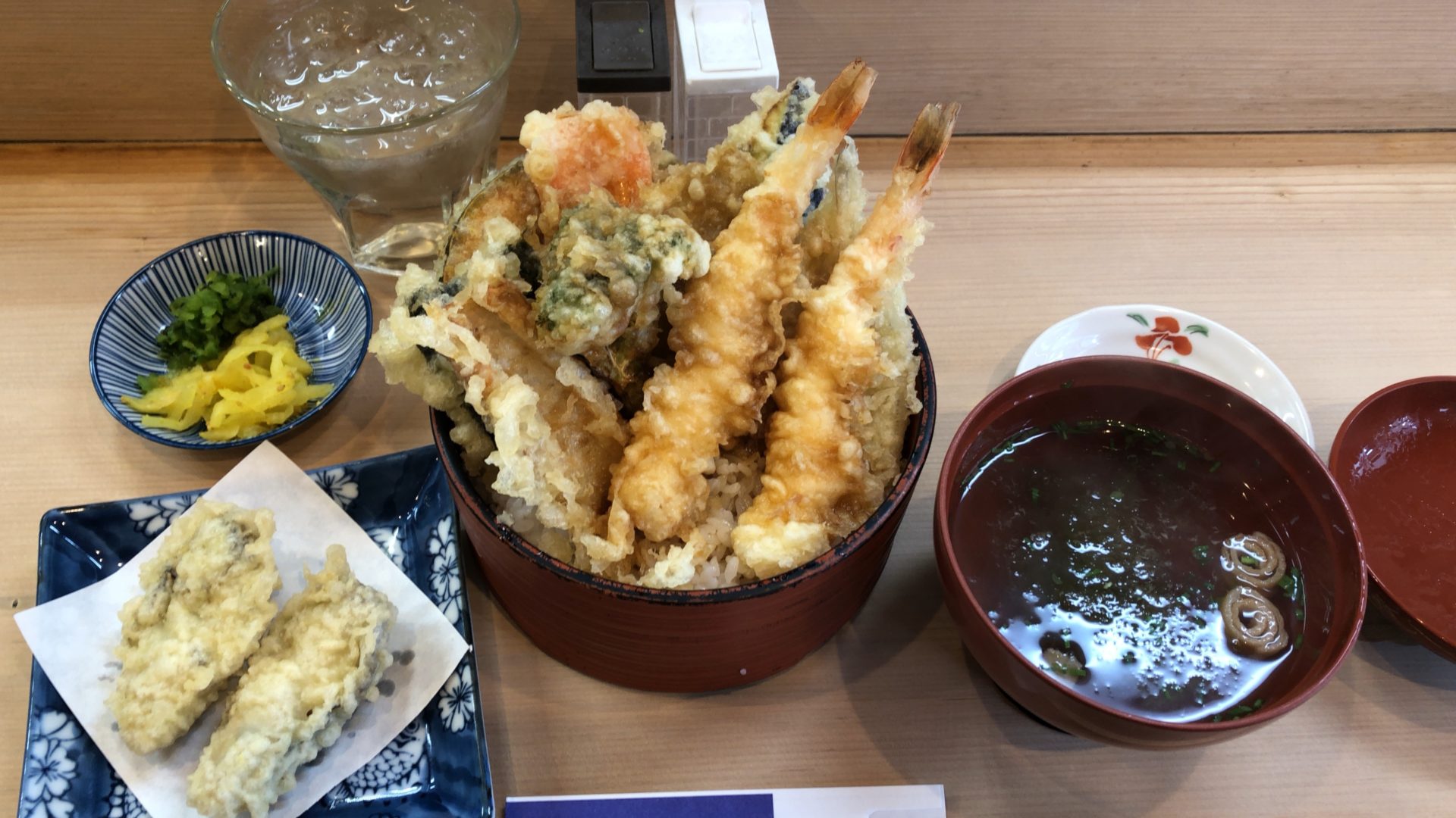 北長瀬駅から車で3分　岡山の天ぷらの名店、鎧 で絶品天丼を堪能する！これは並んでも食べる価値アリ！！
