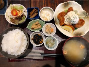 岡山駅から徒歩10分 一歩 のランチは品数多くリーズナブル!チキン南蛮も小鉢も美味しく、超おススメな隠れ家的居酒屋!!