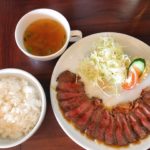 邑久駅すぐ近く　洋食が人気の レストランまつもと で、牛サーロイン ミニッツステーキの肉の旨味と脂の甘みを堪能する！
