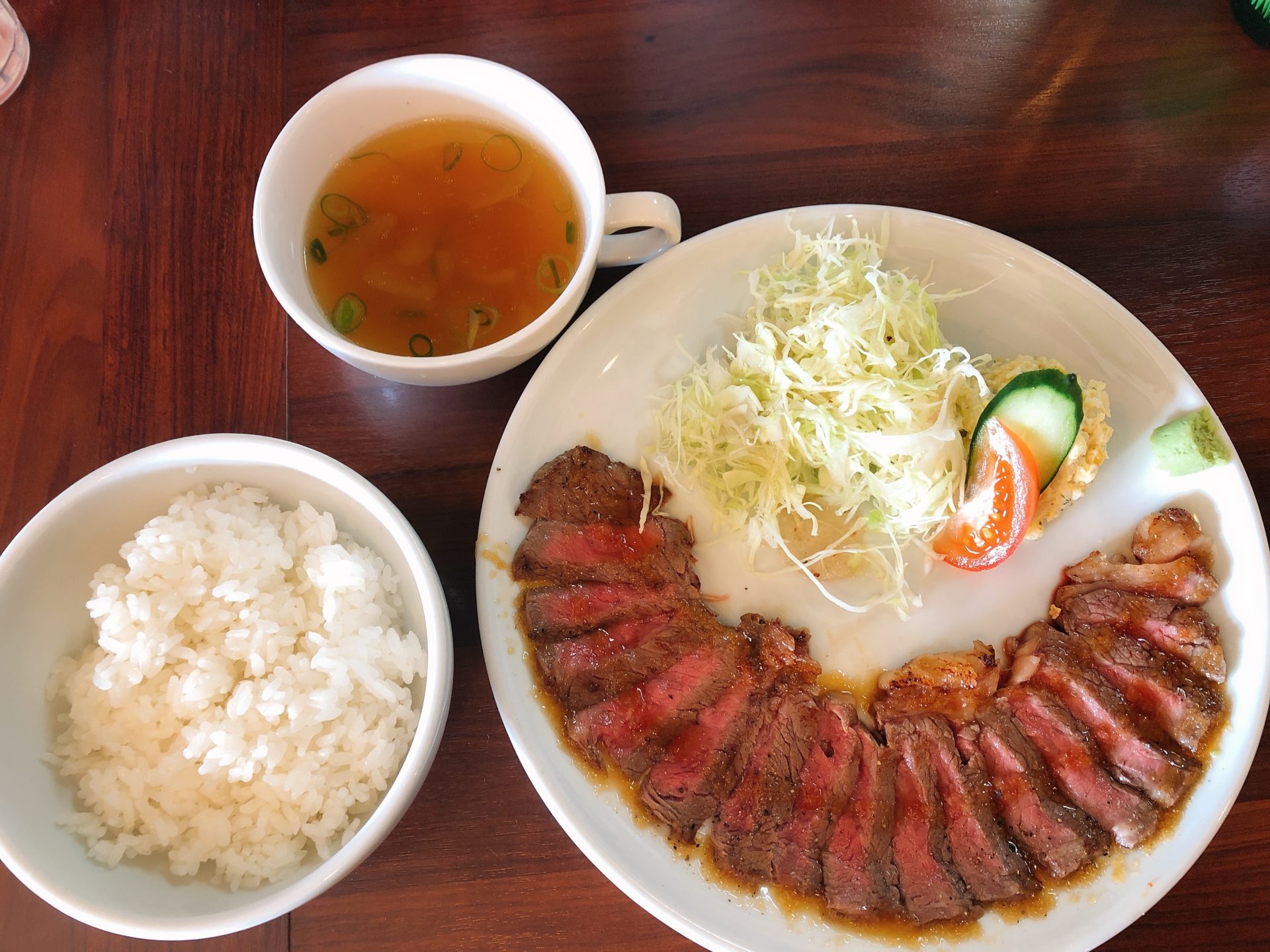 邑久駅すぐ近く　洋食が人気の レストランまつもと で、牛サーロイン ミニッツステーキの肉の旨味と脂の甘みを堪能する！