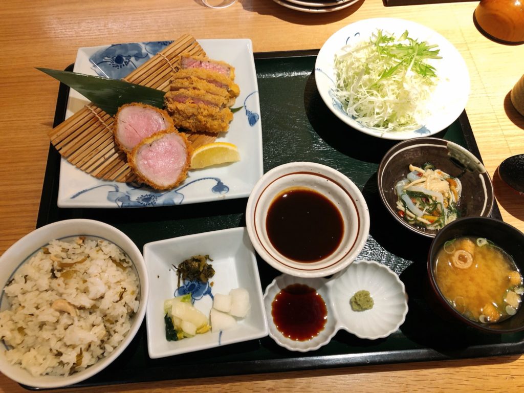 大元駅から車で3分 とんかつ 牛かつ ふく徳で 低温調理法で揚げた牛かつと特選ヒレかつのランチで 肉 を堪能する 食道楽の岡山ランチ