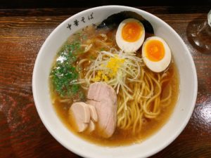 岡山駅から徒歩5分 中華そば こびきで初ランチ!濃厚味噌ラーメンと迷うも、味玉煮干しラーメンに舌鼓