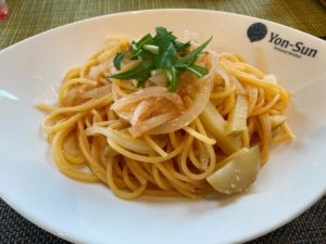 備前西市駅から車で2分 洋食の店ヨンサン (Yon-Sun)のランチは週替わり たらこのパスタランチと、ハンバーグのメインランチをオーダー