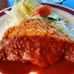 大多羅駅から車で5分 老舗の洋食屋さん グリル トモヒロで、サービスランチのポークカツをレトロな雰囲気の中で味わう