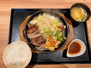 赤磐市 根本商店のステーキが、柔らかく想像以上に美味しい!1000円以内で食べられるコスパのいいランチはリピしたくなる!