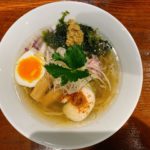 クレドすぐ南 麺酒 一照庵の鶏中華そばクラムは、鶏スープに貝の出汁を重ねた至極の味!モチモチの中太麺とも相性バツグン!