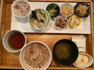 岡山市北区 県庁前から徒歩3分 おうちカフェ bon bon cha (ボンボンチャ)は、健康を願う野菜中心の20品目ランチが人気