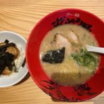 中区のラー麺ずんどう屋 岡山平井店にて、豚骨の元味らーめんと塩チャ丼のセットを細麺で頂く!今だけご飯おかわり無制限!