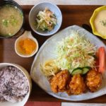 赤磐市 山陽ICから約10分 隠れ家のようなカフェの Coffee 結。 にて初ランチ ボリューミーなチキン南蛮が驚きの税込600円!