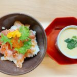 東岡山駅から車で4分 無添くら寿司の海鮮丼が500円で茶碗蒸し付き!天丼に牛カルビ丼もワンコイン500円は超オトク!(税別)