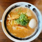 大多羅駅から車で5分 新・和歌山らーめん ばり嗎(ばりうま) 西大寺店のとんこつ鶏ガラ醤油ラーメンは、豚めしとのセットがオトク!?
