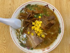 岡山駅から徒歩10分 老舗のラーメン店、金八ラーメンの角煮チャーシューがウマ過ぎる!豚骨醤油のスープと麺の相性も良し!