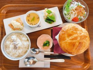 中区倉田交差点から南へ車で3分 【山カフェ アネテ・アニヴェール】の季節を感じるパイスープ付きのランチが素敵に美味しい!