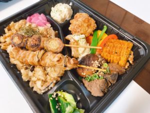 【岡山市東区のテイクアウト】大多羅駅から徒歩8分 ランチに居酒屋 ゴッち!!の「ゴッち風幕の内弁当」2種類と「焼き鳥丼」が美味い!