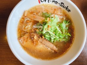 瀬戸駅から車で7分 根本商店系列【とりの助】の丸鶏醤油ラーメンは、国産鶏に昆布と鰹の旨味が詰まった渾身のスープが美味い!