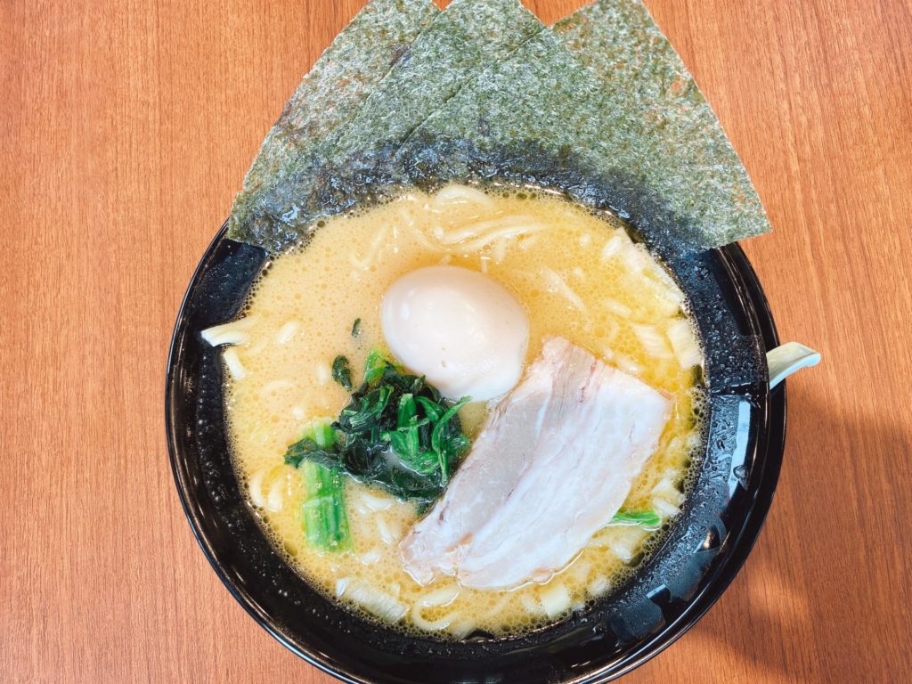 岡山市中区 4月オープンのラーメン店 鶴乃家 岡山円山店 は 横浜家系の濃厚豚骨醤油と塩豚骨が人気でトッピングも多数アリ 食道楽の岡山ランチ