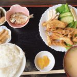 瀬戸内市牛窓町【旬魚定 おばんや 魚魚(とと)】にて「フグ唐あげ定食」を海を眺めながら頂くも「アジひらき定食」が心残り・・・