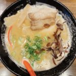 笹沖交差点から車で5分 豚骨ラーメン【麺処 ど男(どだん)倉敷笹沖店】で、一番人気の「赤ど男」と「半チャーハン」のセットを食べてみた