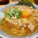 岡山駅西口から車で5分【丸源ラーメン 岡山高柳店】で熟成醤油の肉そばと鉄板玉子チャーハンのランチセットを頂くも、肉そばは4回の味変が楽しめる!