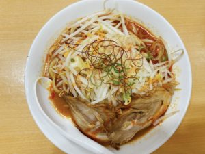 笹沖交差点から車で5分【らーめん食楽(くら)】豚骨の旨味を凝縮したスープと柔らかチャーシューに太麺!魔王の激辛に挑戦!