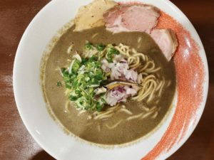 岡山駅西口から徒歩5分【らあめん 鬼ぼし】のセメント系ラーメン「極(きわみ)」は、まさしく極!このエグさが煮干し好きを惹き付ける!