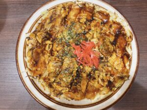 備前市 伊部駅から徒歩2分【双葉食堂】にてランチタイム!ホルモンうどんのつもりが「冬季限定」のカキ豚玉に!浮気心満載のメニュー