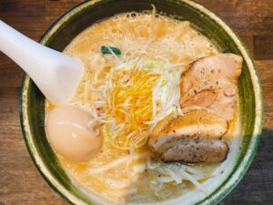 岡山駅西口から車で10分【二代目 麺処 くるり】遂に来た！行列の絶えないラーメン店の並んででも食べたい味噌ラーメン！