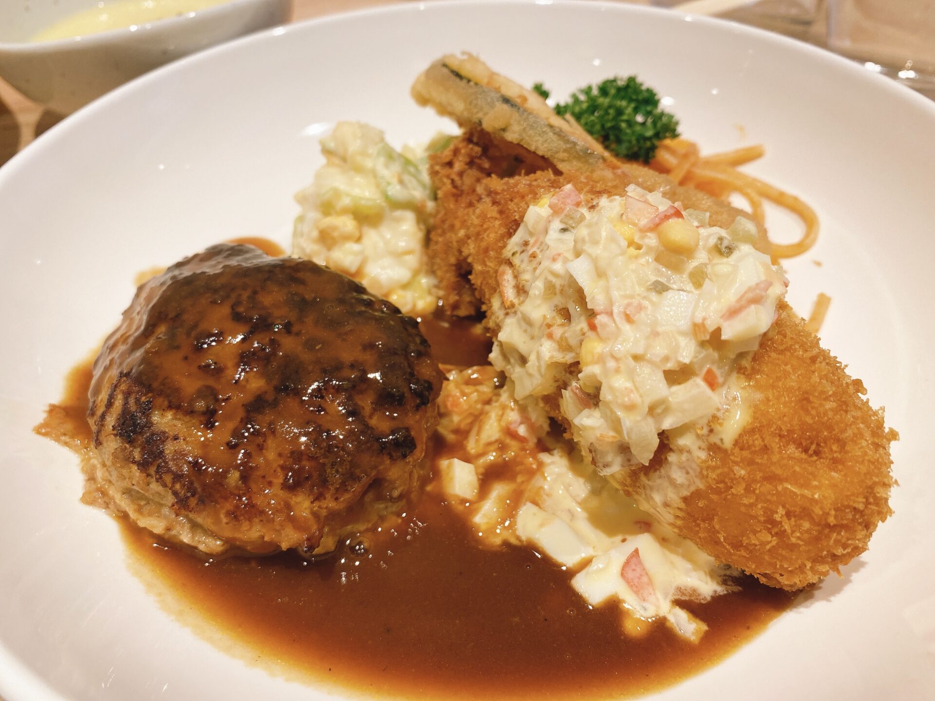 岡山市役所スグ近く【洋食 キッチン かもめ】ランチで食べた肉々しいハンバーグが本当に肉々しくて美味い！