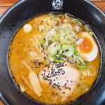 岡山市南区【麺屋 はやたろう 新福店】を初訪問!焦がしニンニク油の効いた豚骨の「黒旨」とチャーハンのセットをオーダー