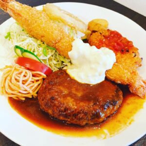 倉敷駅から車で5分【洋食 Bambi(バンビ)】ランチのエビフライがデカくてウマくて食べ応え抜群!ハンバーグも肉汁が・・・