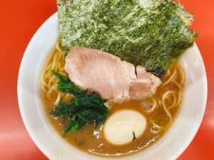 早島駅から車で5分【ラーメン成瀬家】開店前から行列の人気の家系ラーメン!濃厚な豚骨がクセになる!