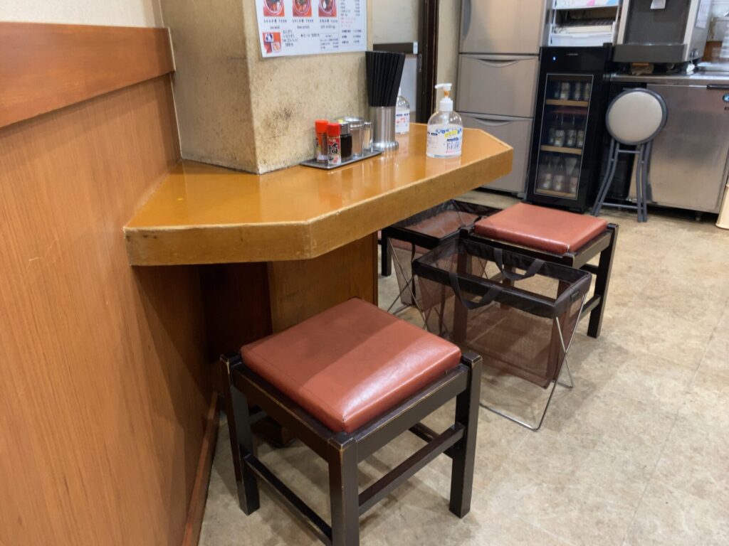 中華そば 山冨士の店内