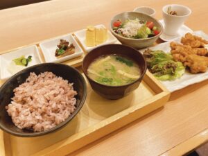 岡山市南区シネマタウン【五穀 岡南店】釜炊きのご飯と味噌汁が美味しいと聞いて夕食に初訪問
