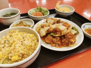 岡山市南区 迫川駅から車で4分【レストハウス・キング】焼肉と中華のお店で食べたランチの酢豚はボリューミーで美味い!
