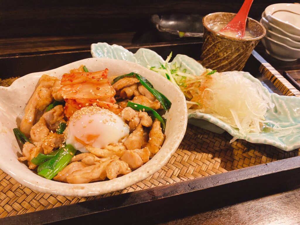 日韓食堂の鶏のプルコギ丼