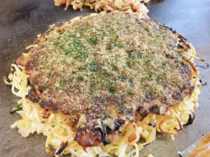 岡山市中区【お好み焼き 花子】ランチタイム!ふわふわのモダン焼のパリパリに焼けたソバの香ばしさが堪らない!