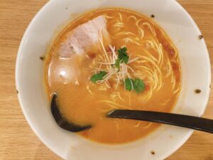 高島駅から車で5分【創作らーめん 薑屋(はじかみや)】夕食タイムで選んだのは小柱と豚骨のトマトらーめん!