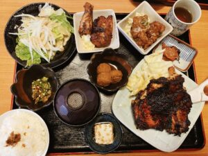 岡山市南区 居酒屋【とり福】デカ盛りの店か!?と驚きを隠せないコスパ最高のランチ!唐揚げや鶏料理がスゴイ事に・・・