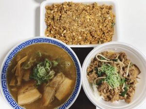 【岡山市中区のテイクアウト】拉麺食堂 一八(いっぱち)でラーメンとカルビ丼とチャーハンを持ち帰り!ヒルペコそのままで!