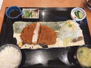 赤磐市【こだわりとんかつ カツ陣 山陽店】初ランチの極旨とろロースかつ定食は衝撃の300g!