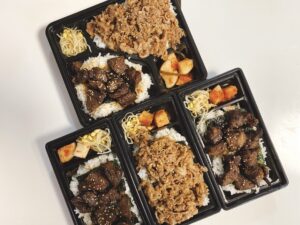 【岡山市中区のテイクアウト】炭火焼肉・もつ鍋 まん福 高屋店の弁当を折り込み広告で発見!LINE会員は150円引き!