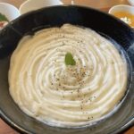 倉敷市【鶴璃(つるり)】カフェのような空間で頂く白いカレーうどんが美味しくてクセになる!