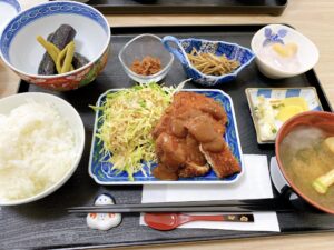 岡山市東区【アトリエ衣(きぬ)】喫茶とお直しの店で肉と魚から選ぶ手作りの日替わりランチ!