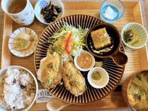 赤磐市【気まぐれキッチン 月うさぎ】頭島の牡蠣フライが濃くて美味い!唐揚げもボリューミー!!